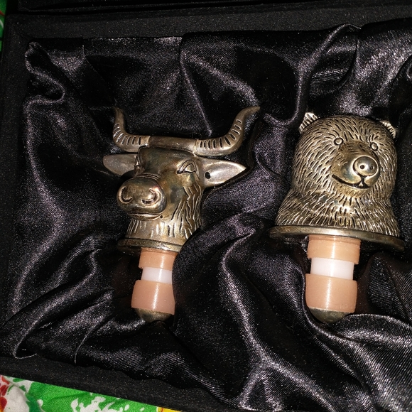 VINTAGE NEIMAN MARCUS STOCK MARKET BULL AND BEAR - Picture 9 of 12